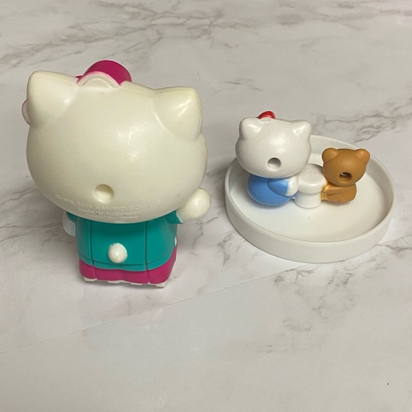 Hello Kitty Sanrio McDonalds Toy Spinning Cake Topper Sitting collection figures - Picture 3 of 13